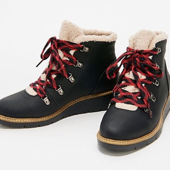 ✨ NWOT✨Dr. Scholl's Waterproof Hiker Boots✨ - Picture 2 of 13